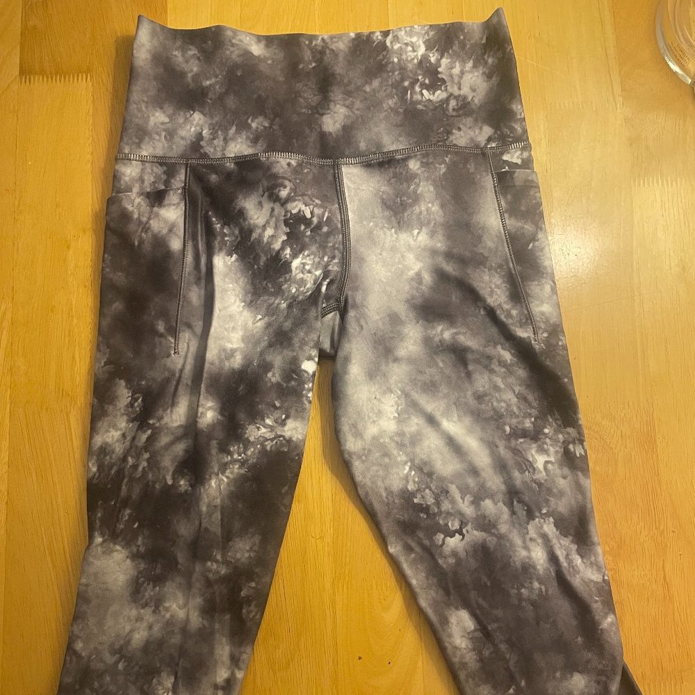 Athleta Saluation Capri Leggings Petite